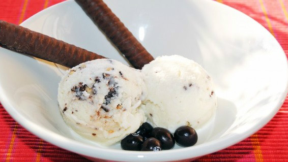 Helado de nata y Conguitos