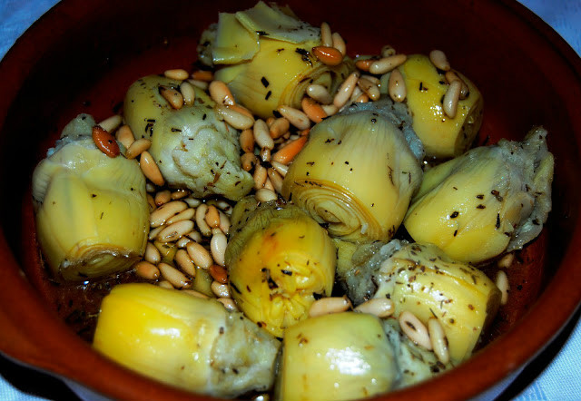 alcachofas con piñones