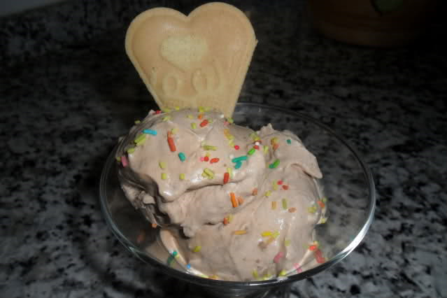 HELADO DE TURRÓN  CON CRUJIENTE DE CHOCOLATE.