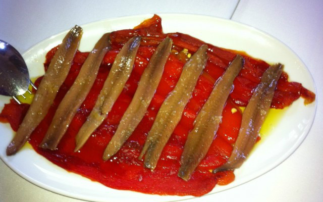 ensalada pimientos y anchoas