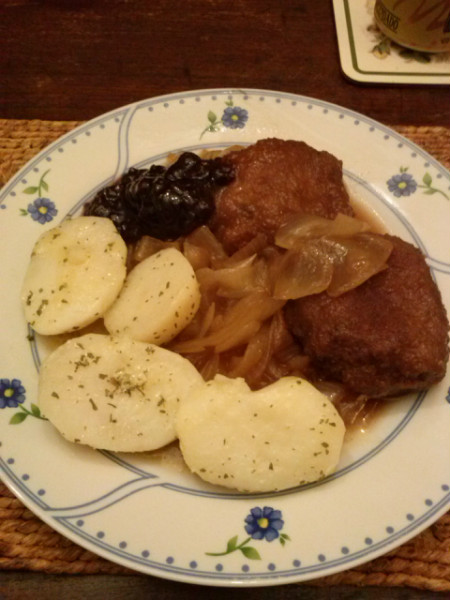 Filetes rusos con salsa de cebolla