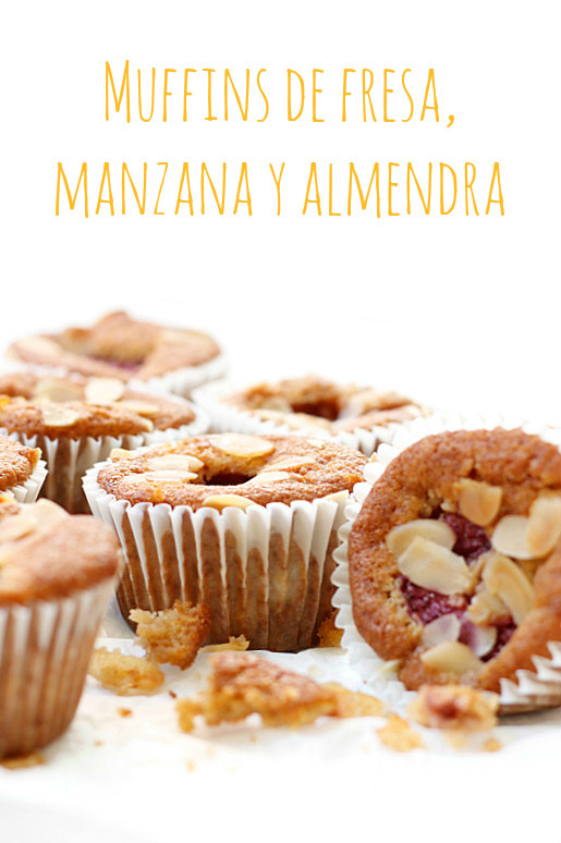 Muffins de fresa, manzana y almendras de What Katie Ate