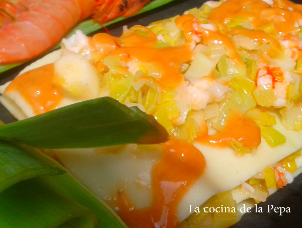 LASAÑA FRÍA DE PUERROS Y LANGOSTINOS CON SALSA CORAL