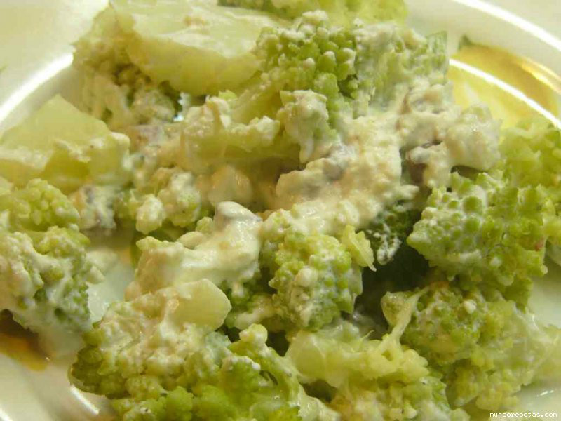 ROMANESCO CON SALSA LIGERA DE QUESO