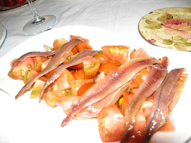 ensalada de tomates y anchoas