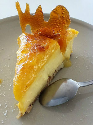 Cheesecake con yema chamuscada