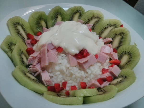 ensalada de arroz y kiwi