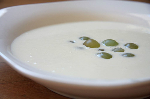 ajo blanco  con uvas