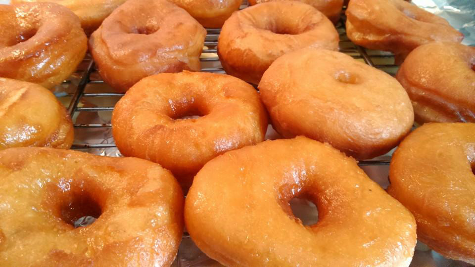 DONUTS CASEROS CON GLASEADO DE MANTEQUILLA