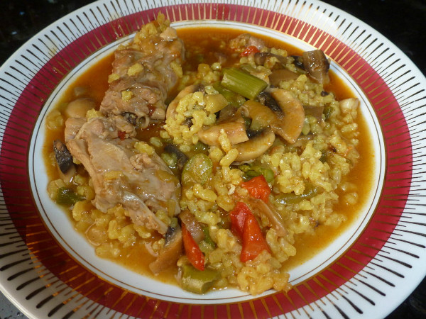 Arroz caldoso con conejo y champiñones