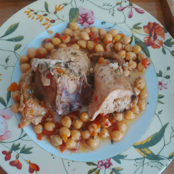 Pollo con garbanzos al curry