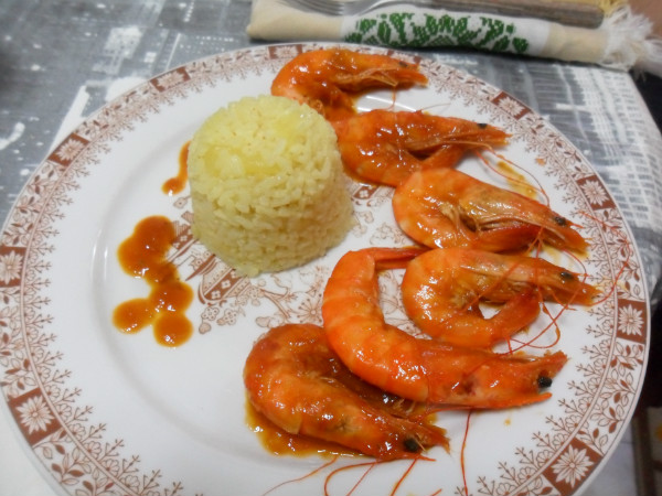 langostinos al curry con arroz