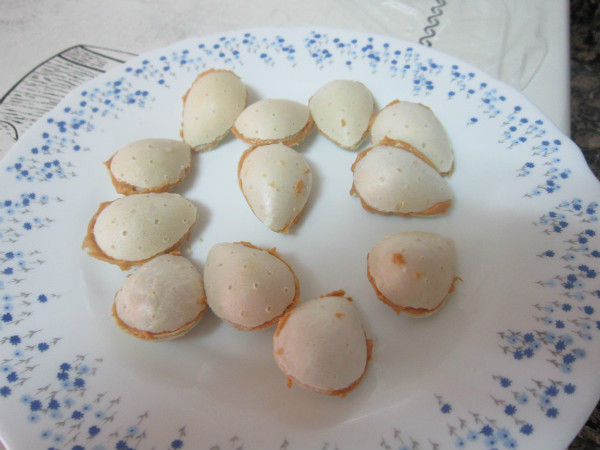 ALMENDRAS  RELLENAS ( ALMENDRUCOS )