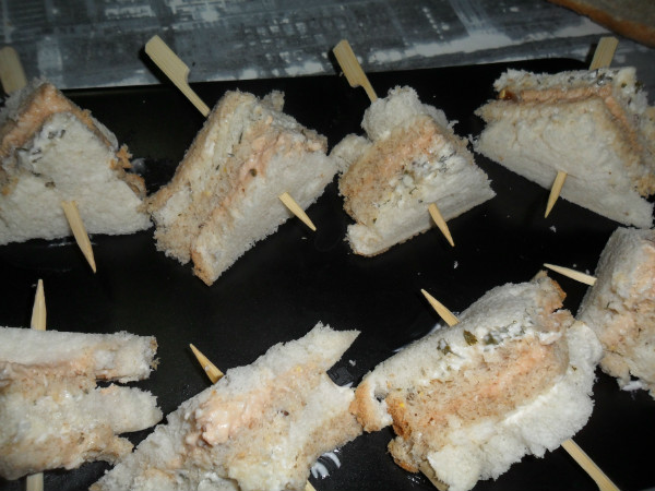 brocheta de pan de molde surtido