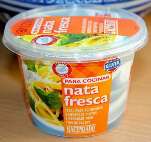 Ната кода. Nata fresca сметана. Сметана Меркадона. Creme Fraiche Mercadona. Sengre fresca презеоваьив.