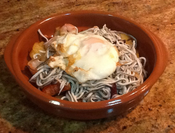 Huevos rotos con gulas