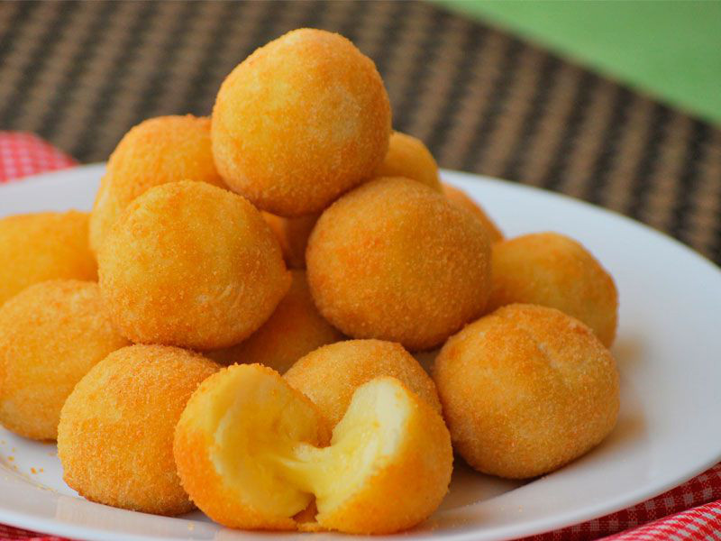 Bolinhas de Queijo ( BRASIL )