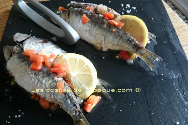 SARDINAS A LA SAL SOBRE CAMA DE VINAGRETA(THERMOMIX)