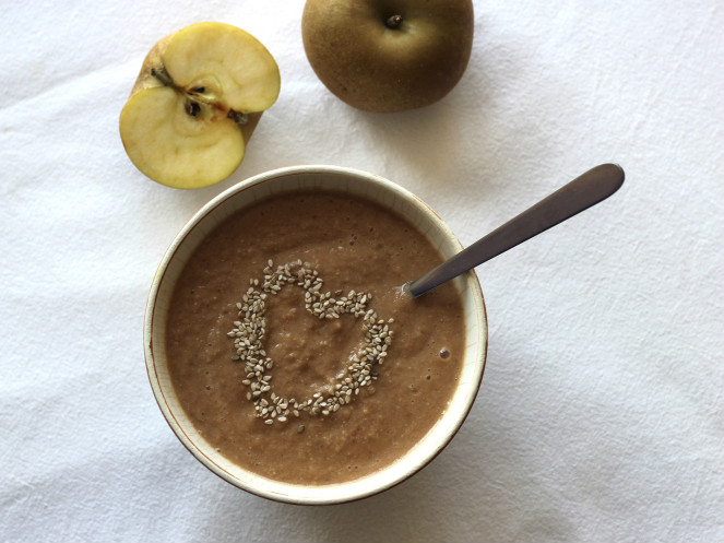 Batido de manzana y sésamo