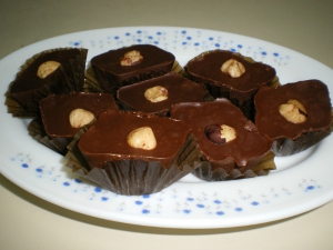 receta BOMBONES DE CHOCOLATE Y  AVELLANAS O  ALMENDRAS