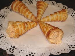receta Cornetes de hojaldre rellenos de paté de mejillones