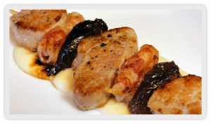 receta Brocheta de pescado con ciruelas y beicon
