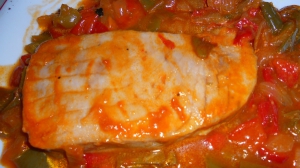 receta atun fresco con pisto de pimientos