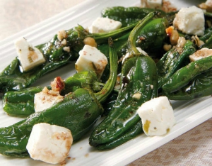 receta Ensalada de pimientos de Padrón y queso feta