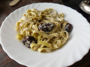 receta tallarines de espinacas con salsa de ciruelas