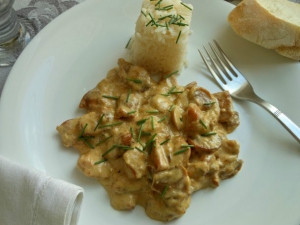 receta Pollo a la crema de mostaza y champiñones