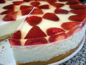 receta TARTA MOUSSE DE CAVA CON FRESAS Y GELATINA DE CAVA